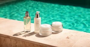 Spray protecteur et soins essentiels : mon top 5 des produits cosmétiques pour la piscine
